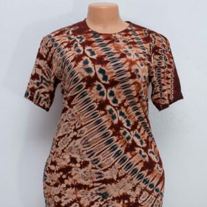 Roundneck t-shirt, tye and dye brown, beige with streaks of green (Unisex).  Size M