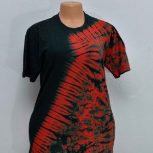 Roundneck t-shirt, tye and dye Army green with red design (Unisex). Size M