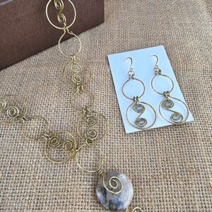 Handcrafted brass necklace and earrings with agate - Anne Lawal Jewellry